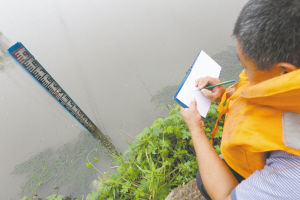不管什么天儿 水位每天测
