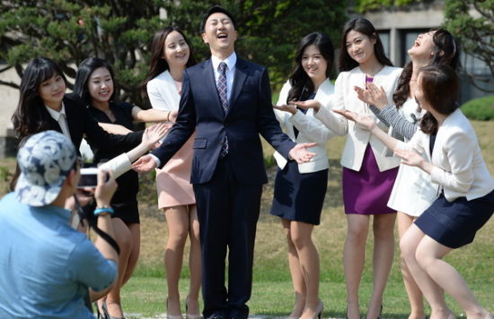 韩国大学生为毕业照攀比成风不惜高价做微整形