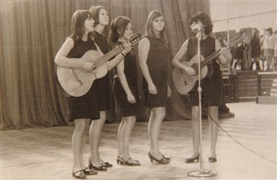 <em>智利女总统</em>的悲伤情事_新浪新闻