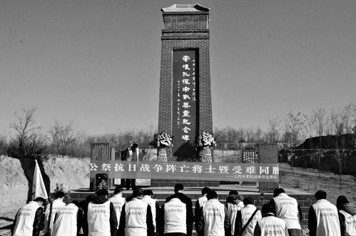 关爱抗战老兵山西志愿队祭奠革命先烈