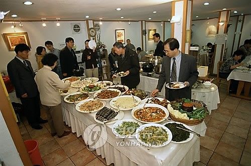 韩国人在外吃饭比例上升饮食健康引人忧