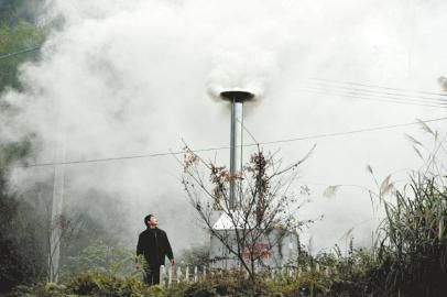 邛崃人口_...像手拉手的人,邛崃市马坪村一块约5平方公里的山脊上,三块由植(2)