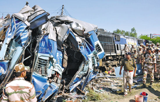 印度列车脱轨死伤逾百