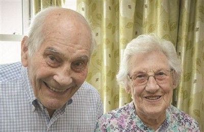 英103岁老人向91岁女友求婚 成世界最老新婚