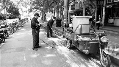 城管用高压水枪 给油污路面洗洗脸