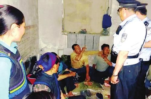 一制售假蜂蜜窝点被捣毁_新浪新闻