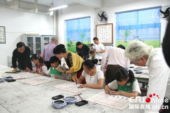 小学生书法学习扶持计划启动 助力书法教育