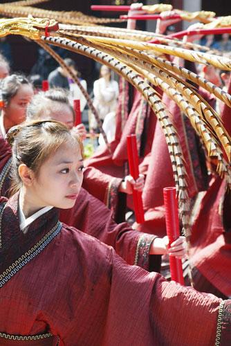 组图:台北大学生祭孔跳新佾舞展乐舞律动之美_新闻中心_新浪网