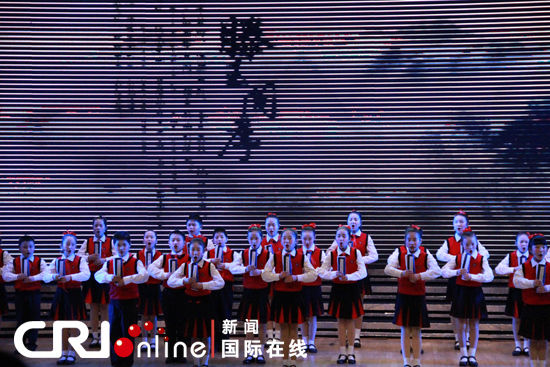 重庆 唱读讲传 赴香港 文化经典现代红歌感染香