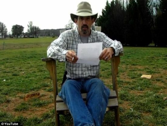 ������������Ů������ʹ��ǹ�������(��ͼ)