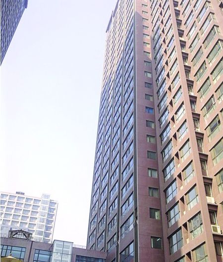 石家庄一小区 22岁女子跳下19层高楼身亡(图)