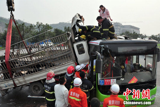 ����һ����ײ�빫��������1��3��(��ͼ)