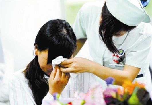 图文:隆胸女<em>乳汁</em>变色 <em>女儿</em>查出脑瘫_新闻中心
