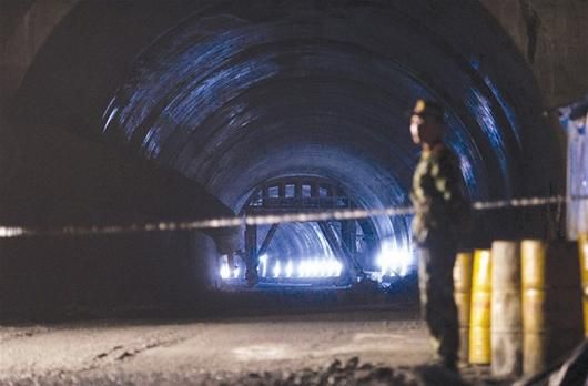 ͼ�ģ�����ըҩ�׹�240����