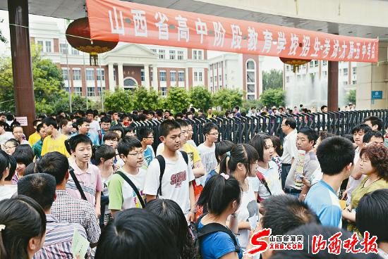 447个考点47万中考生首日挺顺利(图)