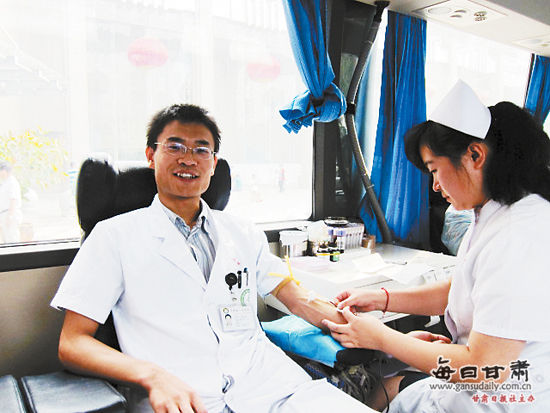 甘肃省人民医院170名医务人员成功献血(图)