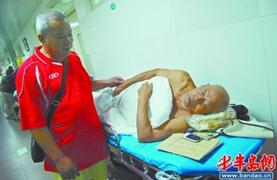 浪里救回落水者两救人者都选择默默离开(图)