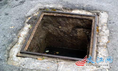 南昌暴雨:一边是龌蹉的偷盗 一边是尽职的守护