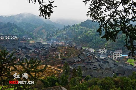 (湖南通道县的坪寨村和上岩村是紧挨在一起的两个侗族村寨.