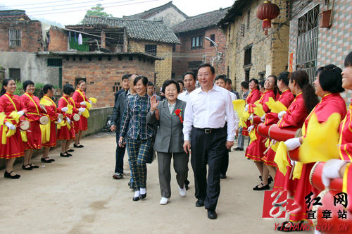 李茁)4月28日上午,彭儒同志诞辰100周年纪念活动在宜章县委旧址