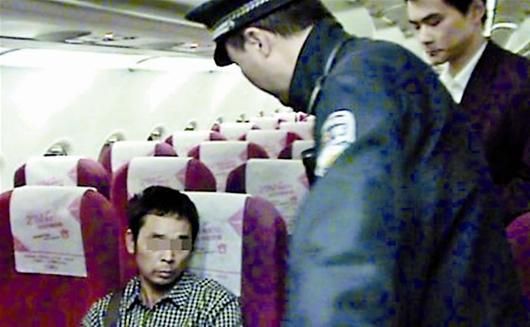 图文:坐<em>飞机</em> 掉手机 逼着<em>空姐</em>搜<em>乘客</em> 包工头 昏