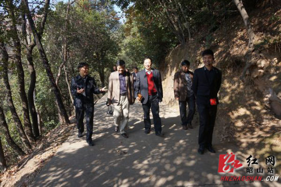 中国政法大学民商法博士班一行考察昭山(图)