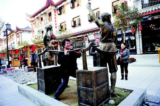 图文:<em>恩施土家女儿</em>城_新浪新闻