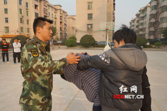 嘉禾县公安局新招聘45名辅警岗前大练兵(图