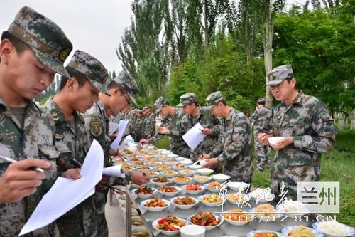 兰州军区某炮兵旅炊事大比武 伙食很丰富(组图)_新浪新闻