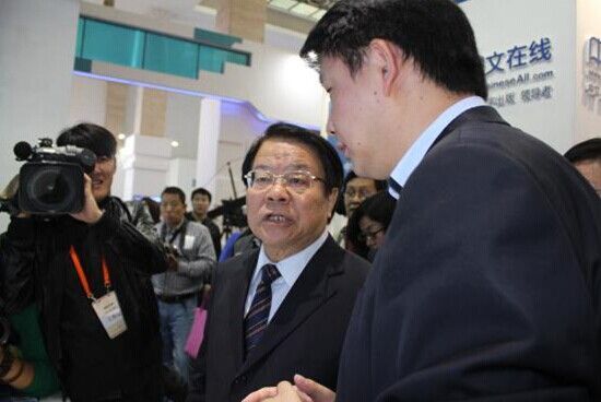 中文在线闪亮登场图书馆展览会创新产品推动全民阅读