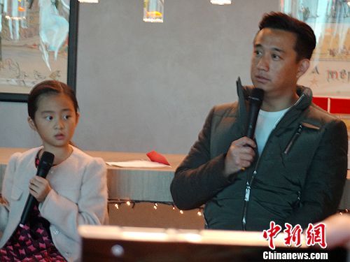 黄磊女儿翻译童话书 称未来只想当导演、演员(图)