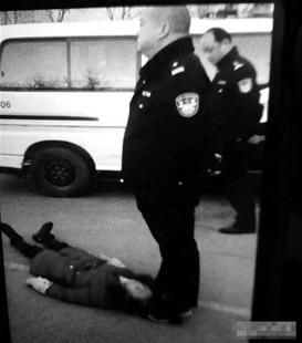 图文:女民工讨薪猝死派出所施暴警察已被立案