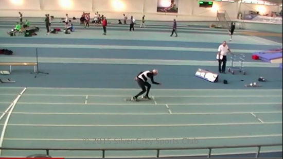 英国95岁老人打破200米赛跑纪录 称要勇于挑