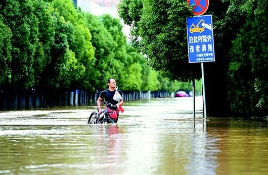 图文:南京持续暴雨部分城区被淹