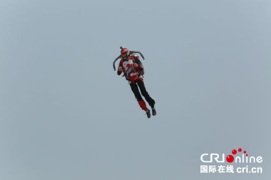 新飞行时代论坛上GoFast喷气背包中国首飞成