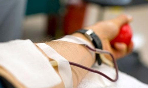 自从实行无偿献血后，一度兴盛的卖血经济，按理说应销声匿迹。可没想到的是，眼下各种地下的卖血产业依然繁荣。