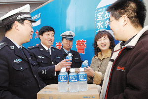 天津大冢饮料有限公司向全市交警赠送宝矿力水
