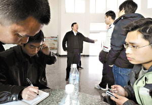 父亲贩卖亲生儿子志愿者卧底解救