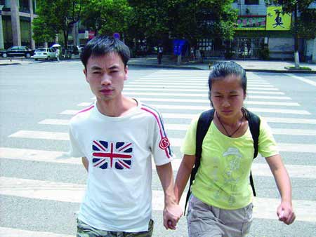 女儿考上重点大学父母报喜途中殒命