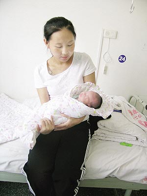 患白血病女教师产下健康婴儿(图)