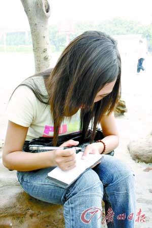 少女称父亲包二奶挥霍家产致自己大学梦破灭