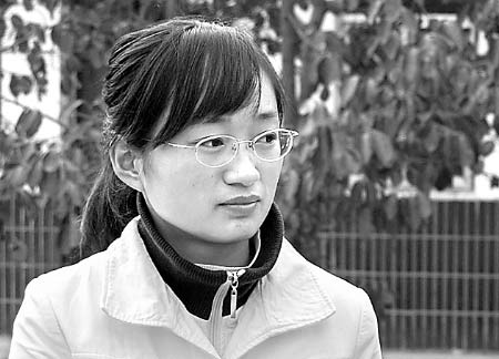 少女辍学照顾患病养父获大学生救助(组图)