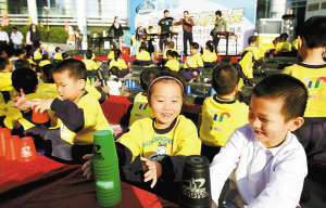 创新速叠杯吉尼斯纪录