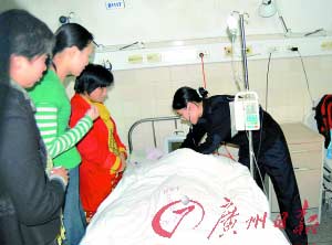 因无钱看病用红领巾自缢男孩仍深度昏迷