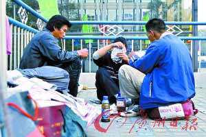 流浪汉群体分工明确宁可抢劫也不讨钱