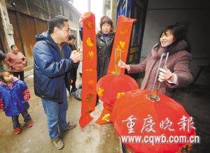 老板驱车万里沿途慰问员工(图)