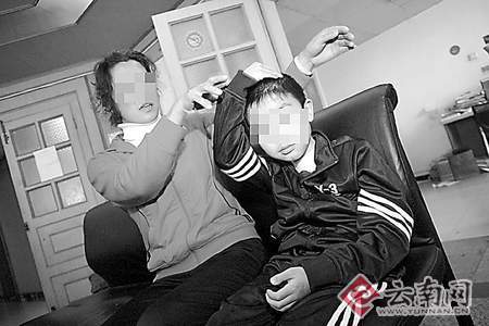 男子为讨债给儿子治病捅死妻兄(组图)