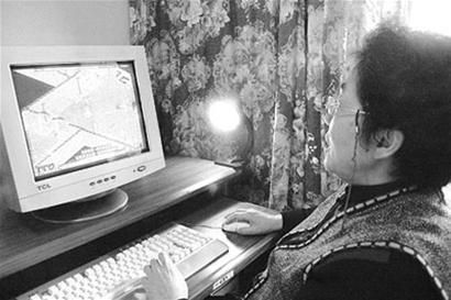 六旬老母网上假扮<em>美女</em>诱捕<em>强暴</em>女儿歹徒(图)_