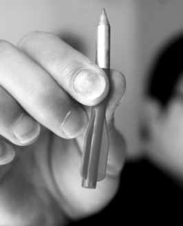 40余名男子持弩枪强闯公司射伤6人(图)