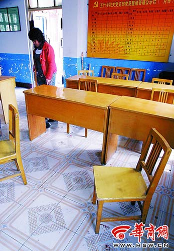 村支书在村务会上拔刀刺死村主任(图)